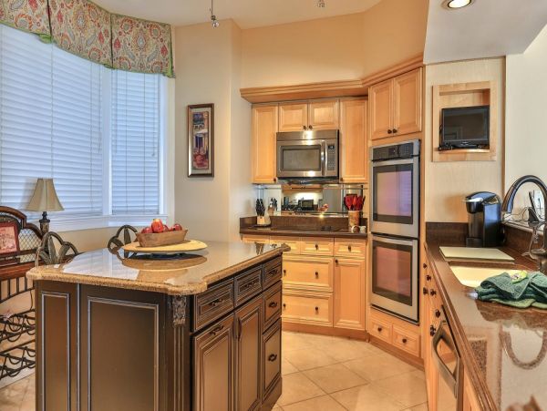 Luxury Miramar Beach Vacation Accommodation on Beach