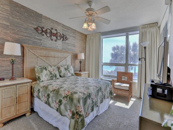 Gulf Front Vacation Three Bedroom Rental Private Balcony