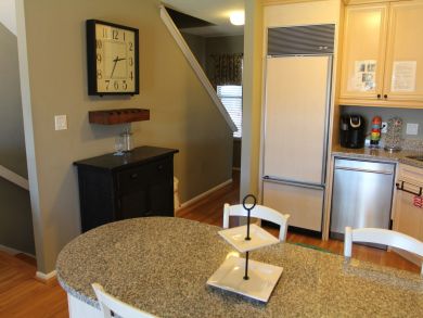 A Great Rental on The Beach Wow Great Rates Beach 50 yards !