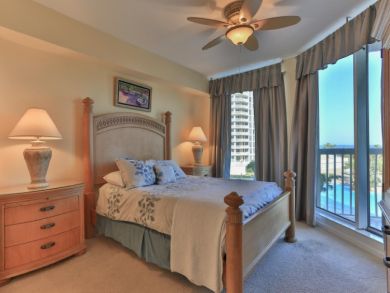 Destin Beachfront Condo with Pool and Sleeps 8 Guests