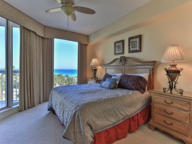 Destin Beachfront Condo with Pool and Sleeps 8 Guests