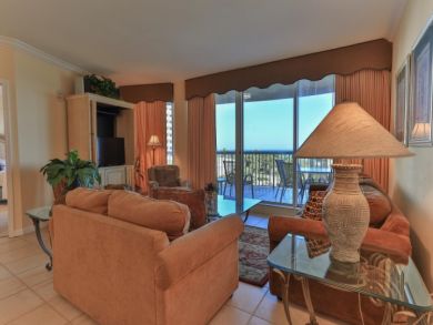 Destin Beachfront Condo with Pool and Sleeps 8 Guests