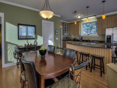 Dining Room with Seating for Eight