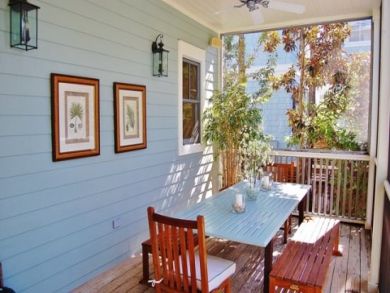 Outdoor dining on porch Outdoor dining on porch