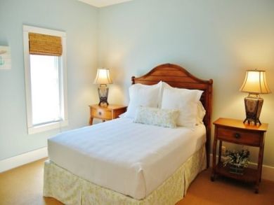 Bedroom 3 with queen bed Bedroom 3 with queen bed