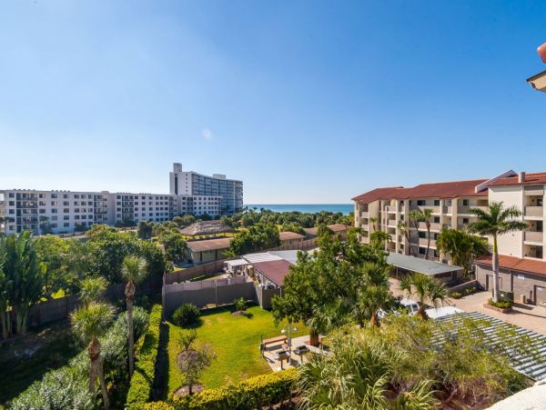 Beautiful Siesta Key Beach Condo Rental On Beach with Pool