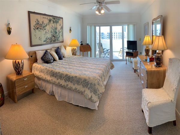 Beautiful Siesta Key Beach Condo Rental On Beach with Pool