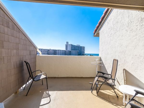 Beautiful Siesta Key Beach Condo Rental On Beach with Pool