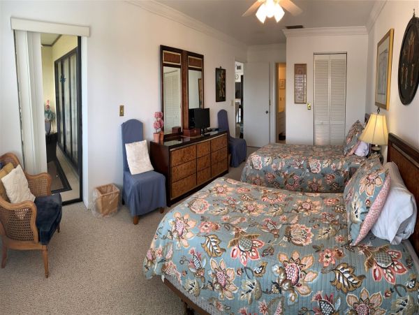 Beautiful Siesta Key Beach Condo Rental On Beach with Pool