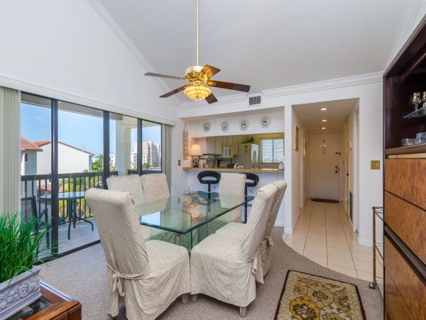 Beautiful Siesta Key Beach Condo Rental On Beach with Pool