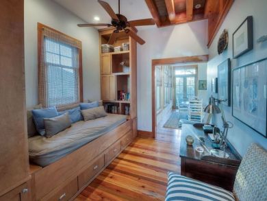 Five Bedroom Home Sleeps 14 Just A Short Walk to the Beach