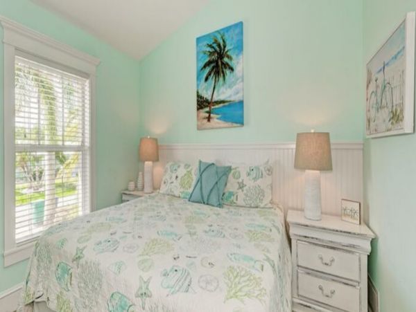 Anna Maria Island 3 Bedroom Home with a Tiki Pool