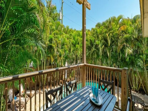 Anna Maria Island 3 Bedroom Home with a Tiki Pool