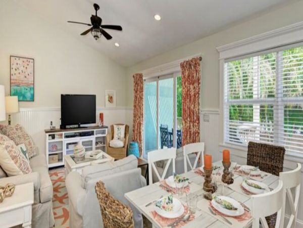 Anna Maria Island 3 Bedroom Home with a Tiki Pool