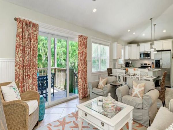 Anna Maria Island 3 Bedroom Home with a Tiki Pool
