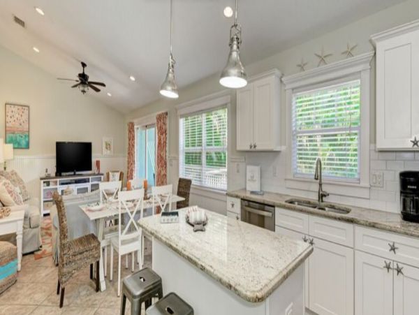 Anna Maria Island 3 Bedroom Home with a Tiki Pool
