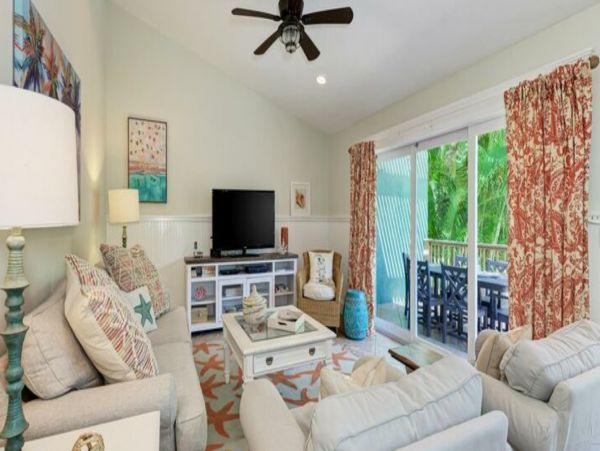 Anna Maria Island 3 Bedroom Home with a Tiki Pool