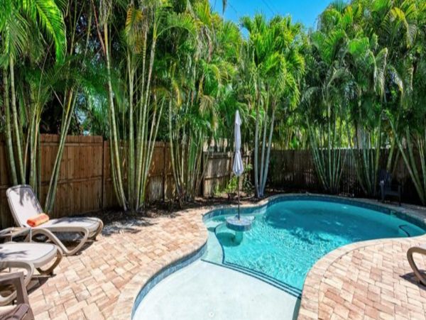 Anna Maria Island 3 Bedroom Home with a Tiki Pool