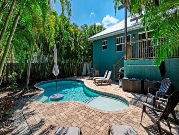 Anna Maria Island 3 Bedroom Home with a Tiki Pool