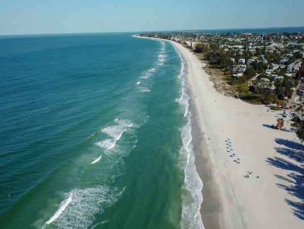 Anna Maria Island 3 Bedroom Home with a Tiki Pool