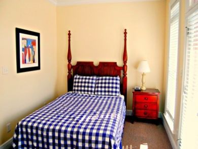 Bedroom 3 with queen bed