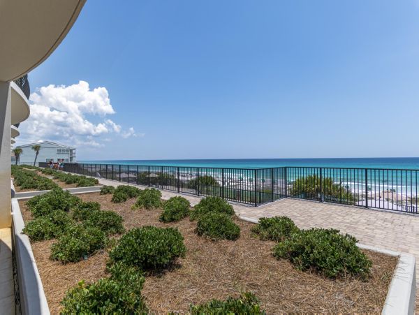Destin Beachfront Vacation Rental - 4-Bedroom Gulf-Front Luxury Condo