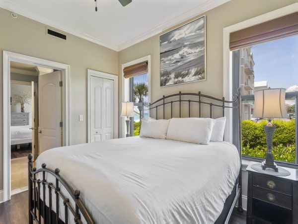 Destin Beachfront Vacation Rental - 4-Bedroom Gulf-Front Luxury Condo