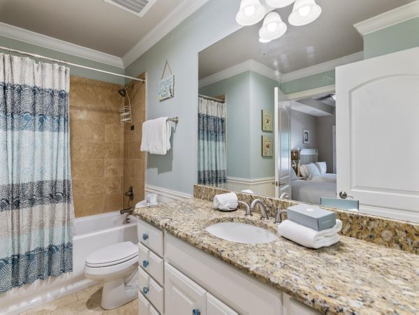Destin Beachfront Vacation Rental - 4-Bedroom Gulf-Front Luxury Condo