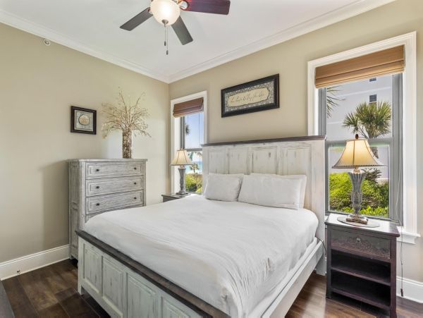 Destin Beachfront Vacation Rental - 4-Bedroom Gulf-Front Luxury Condo