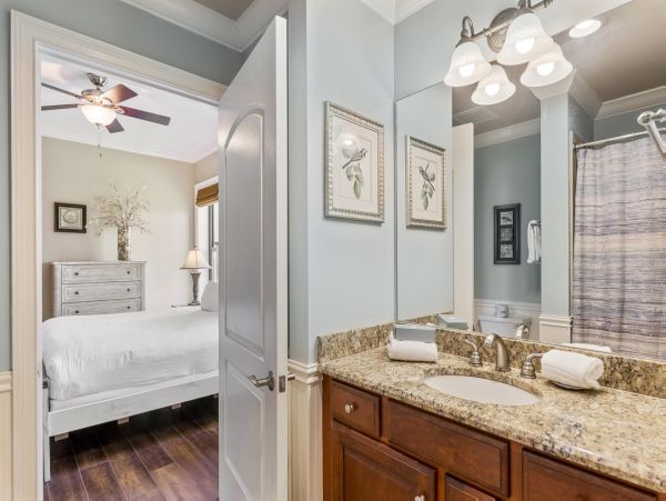 Destin Beachfront Vacation Rental - 4-Bedroom Gulf-Front Luxury Condo