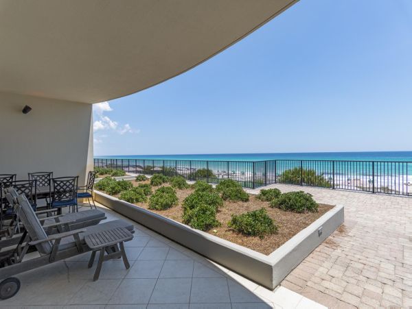 Destin Beachfront Vacation Rental - 4-Bedroom Gulf-Front Luxury Condo