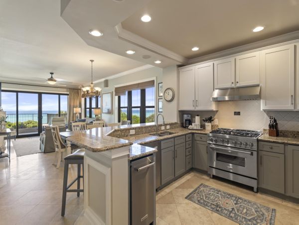 Destin Beachfront Vacation Rental - 4-Bedroom Gulf-Front Luxury Condo