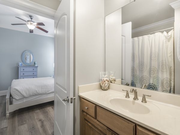 Destin Luxury Vacation Condo on Beach 4 Bedrooms