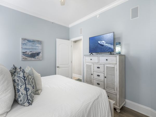 Destin Luxury Vacation Condo on Beach 4 Bedrooms