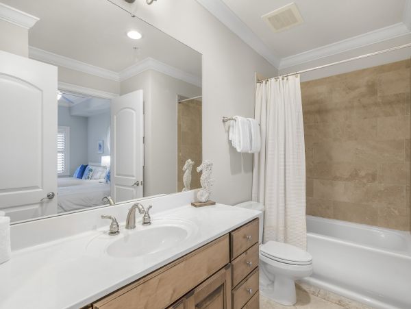 Destin Luxury Vacation Condo on Beach 4 Bedrooms