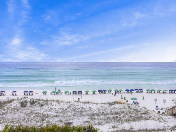 Destin Luxury Vacation Condo on Beach 4 Bedrooms