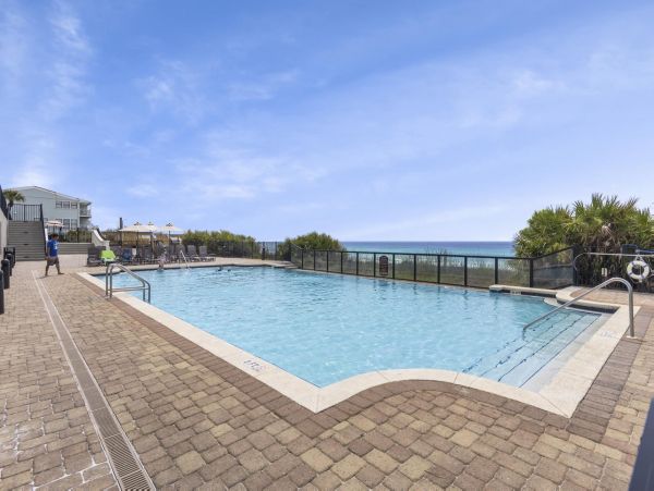 Destin Luxury Vacation Condo on Beach 4 Bedrooms