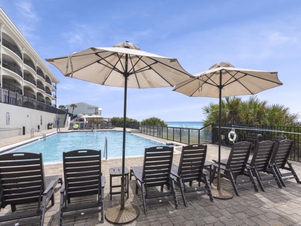 Destin Luxury Vacation Condo on Beach 4 Bedrooms