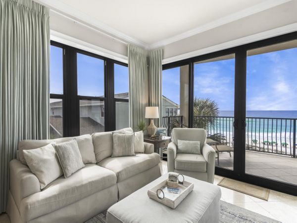 Destin Luxury Vacation Condo on Beach 4 Bedrooms