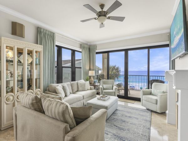 Destin Luxury Vacation Condo on Beach 4 Bedrooms