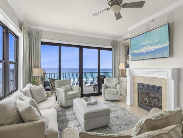 Destin Luxury Vacation Condo on Beach 4 Bedrooms