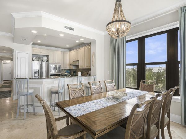 Destin Luxury Vacation Condo on Beach 4 Bedrooms