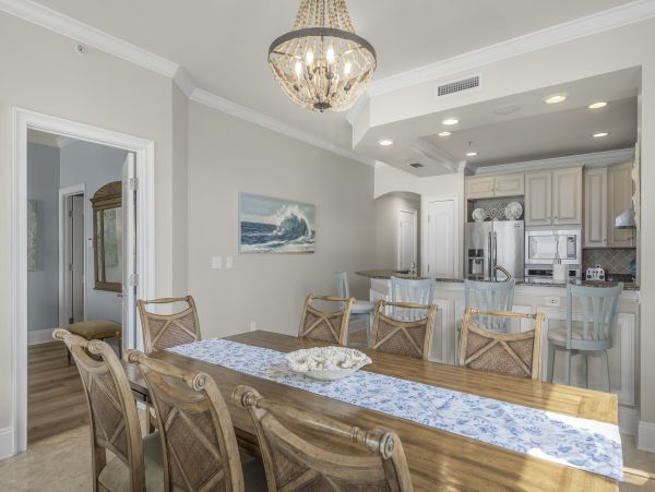 Destin Luxury Vacation Condo on Beach 4 Bedrooms