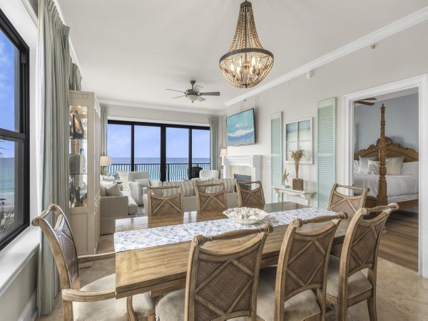 Destin Luxury Vacation Condo on Beach 4 Bedrooms