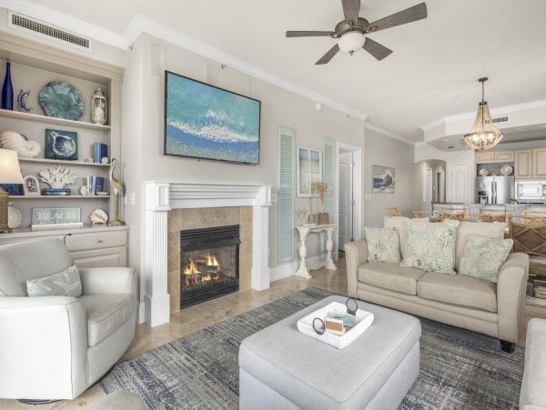 Destin Luxury Vacation Condo on Beach 4 Bedrooms