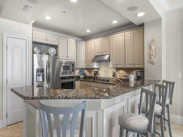 Destin Luxury Vacation Condo on Beach 4 Bedrooms