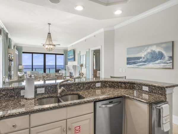 Destin Luxury Vacation Condo on Beach 4 Bedrooms