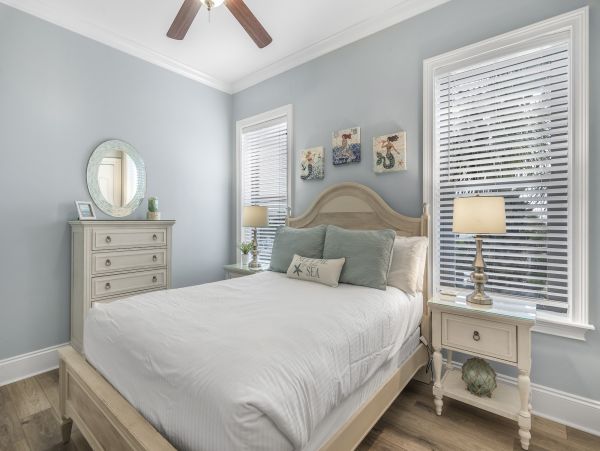 Destin Luxury Vacation Condo on Beach 4 Bedrooms