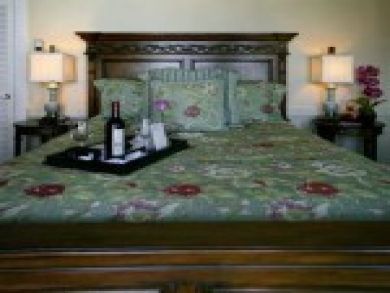 Suite with queen bed Suite with queen bed