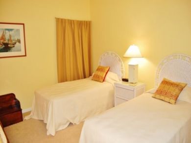 Bedroom 3 with twin beds Bedroom 3 with twin beds